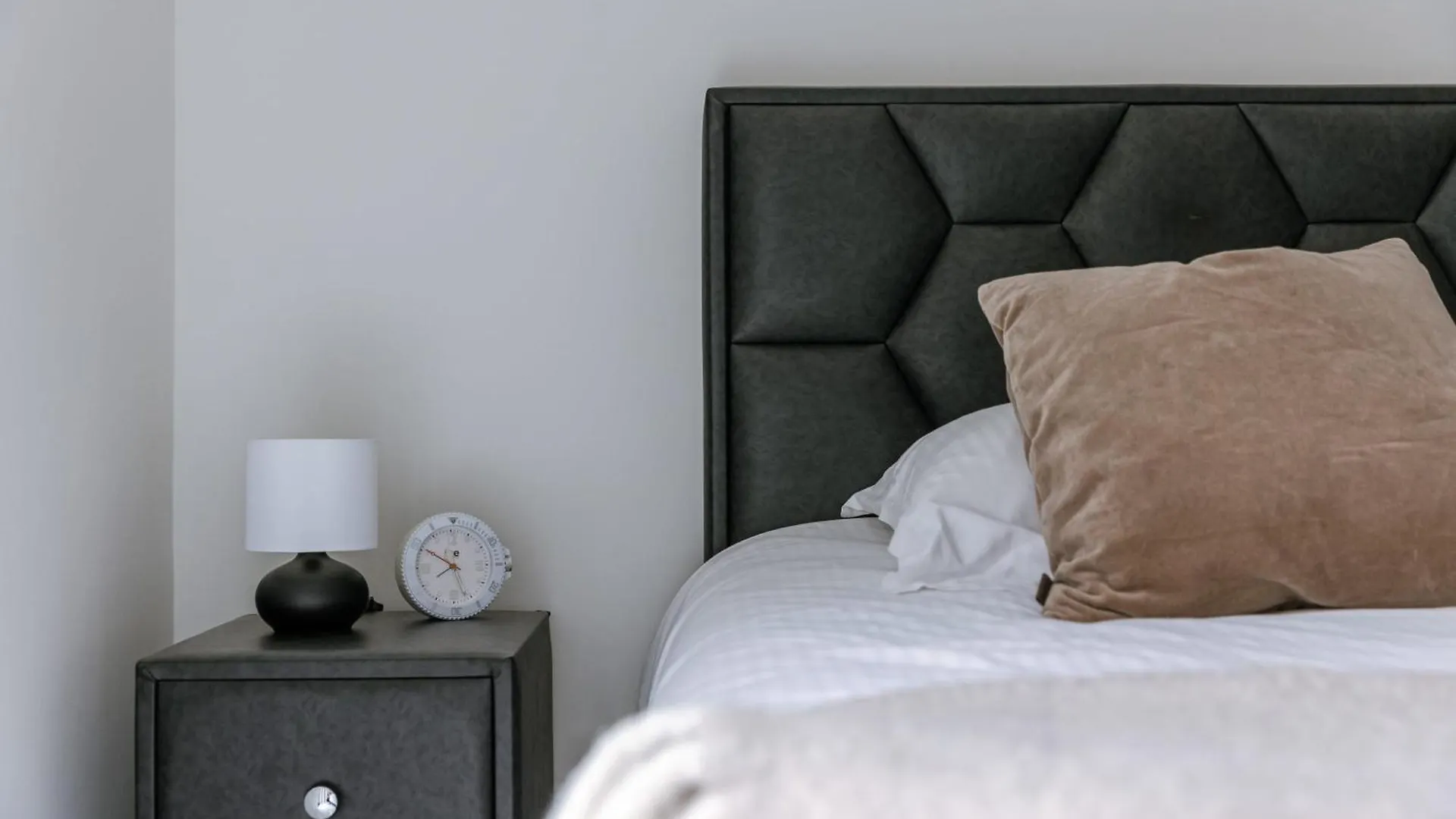Huswell - Stylish Two Bedroom Apartment On Top Location Middelkerke
