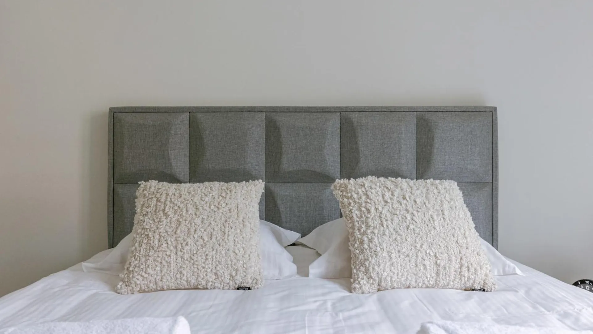 Huswell - Stylish Two Bedroom Apartment On Top Location Middelkerke Belgium
