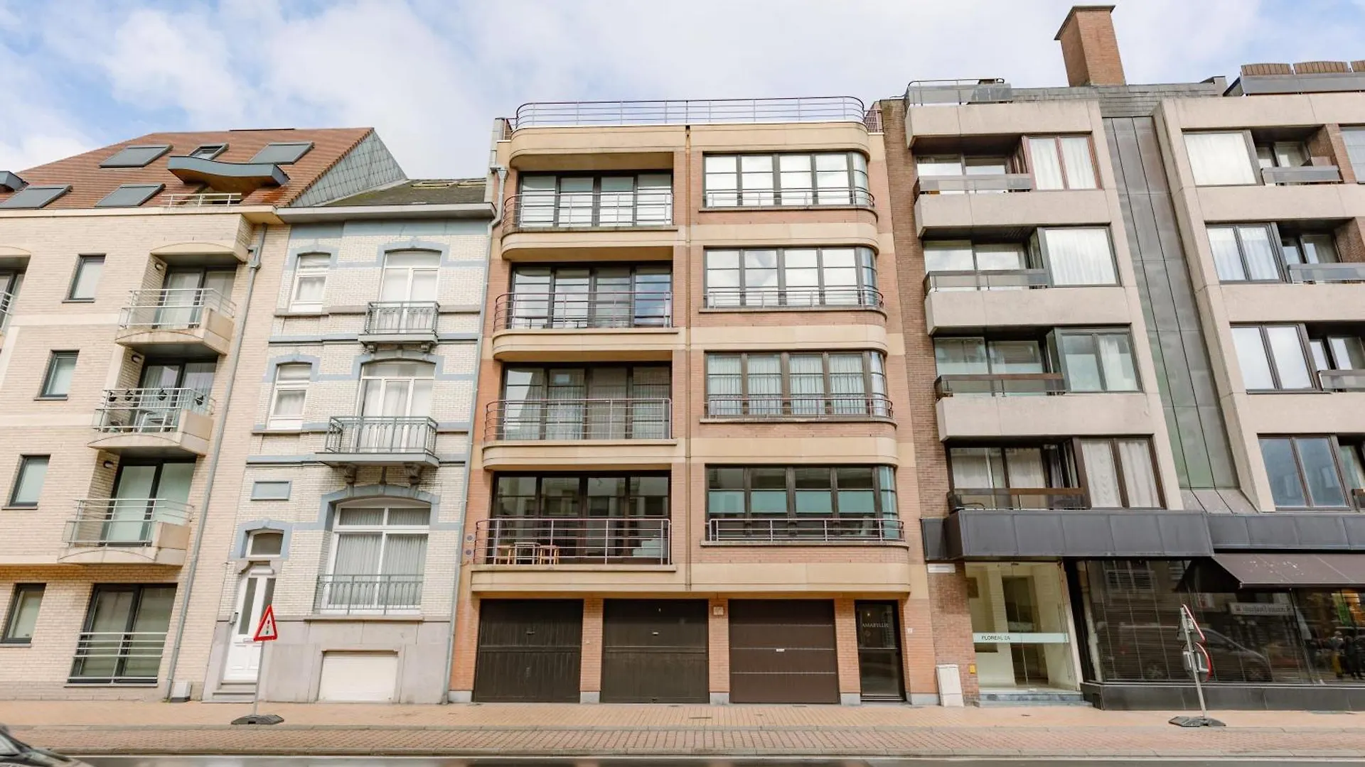 Huswell - Stylish Two Bedroom Apartment On Top Location Middelkerke 0*,  Belgium