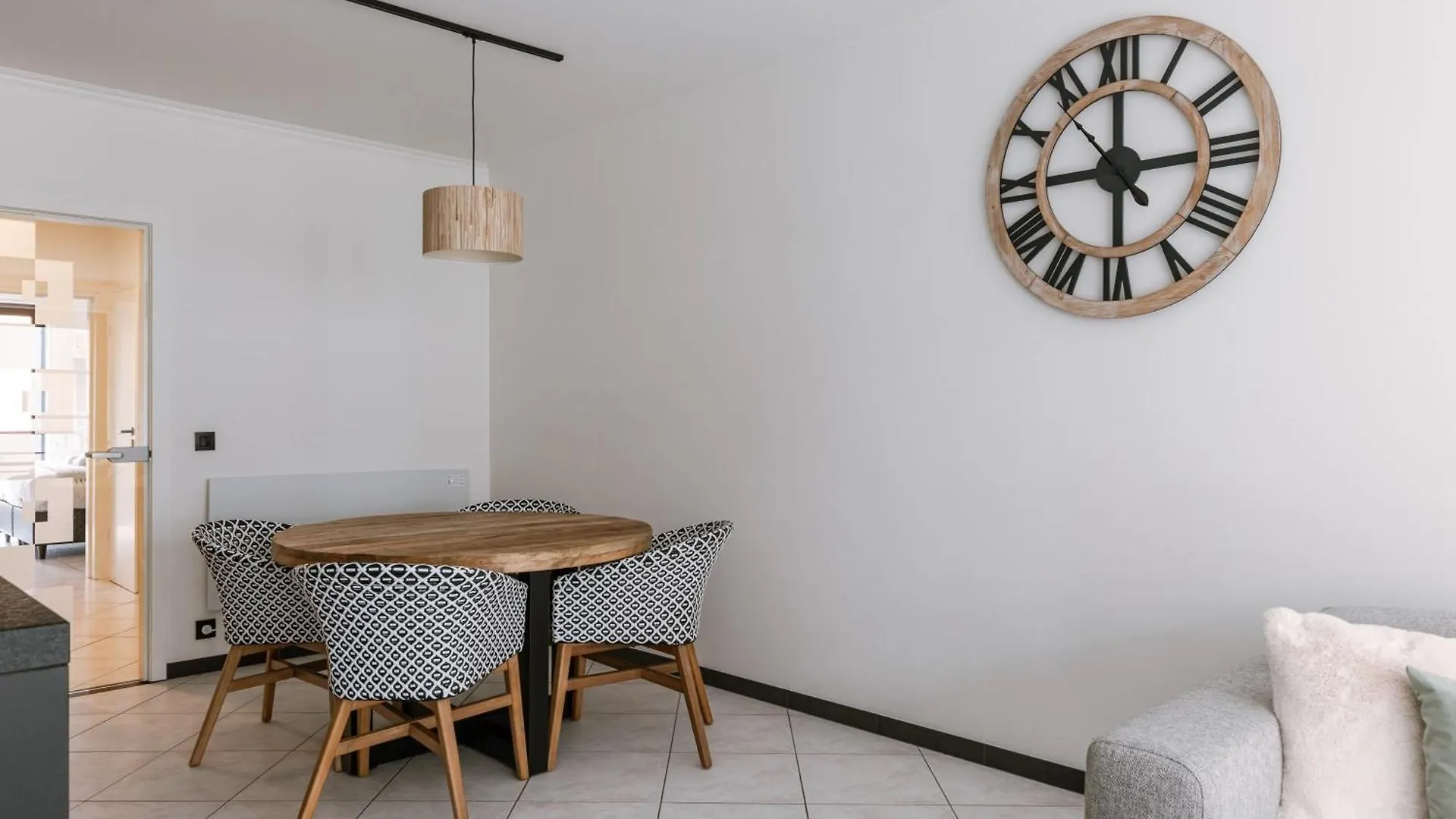 Huswell - Stylish Two Bedroom Apartment On Top Location Middelkerke